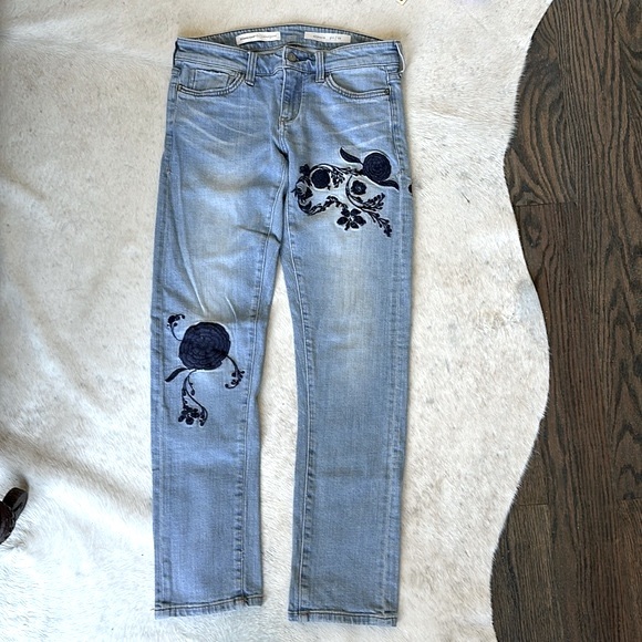 Pilcro Hyphen embroidered jeans - Picture 4 of 16